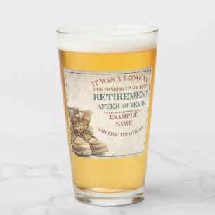 Bekanntgabe des Ruhestands mit alten Stiefeln V1.0 Glas