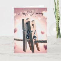 Bekleidung zum 30. Jubiläum auf einer Wäscheleine