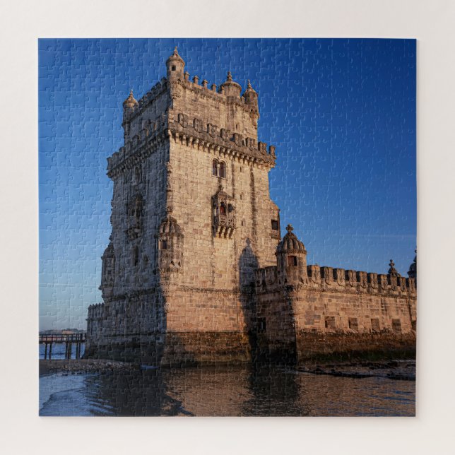 Belem Turm bei Sonnenuntergang in Lissabon, Portug (Vertikal)