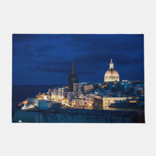 Beleuchtet in der Nacht Valletta Altstadt und Hafe Fußmatte