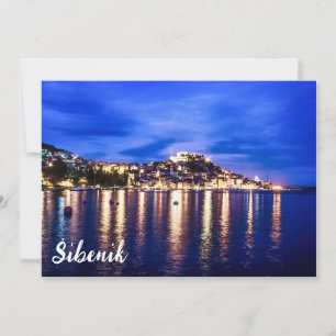 Beleuchteter Hafen in Sibenik, Kroatien