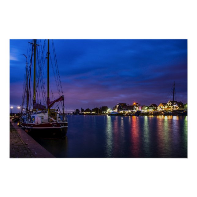Beleuchteter Volendam-Hafen nachts Poster (Vorderseite)