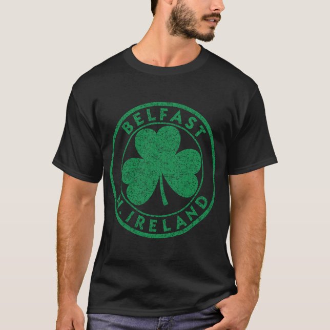 Belfast N. Ireland Kleeblatt Sign Distressed Green T-Shirt (Vorderseite)