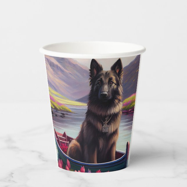 Belgischer Schäferhund auf einem Paddel: Ein Lands Pappbecher (Vorderseite)