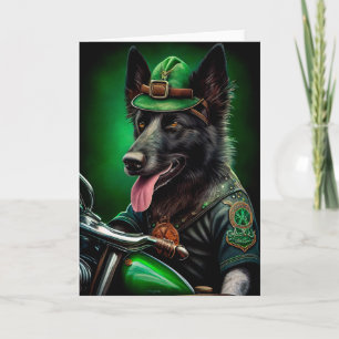 Belgischer Schäferhund fährt Fahrrad am St. Patric Karte
