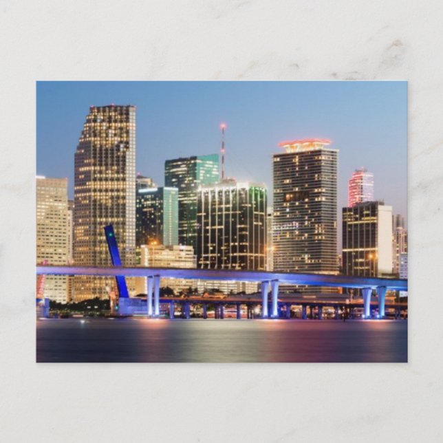 Belichtete Skyline von im Stadtzentrum gelegenem Postkarte (Vorderseite)