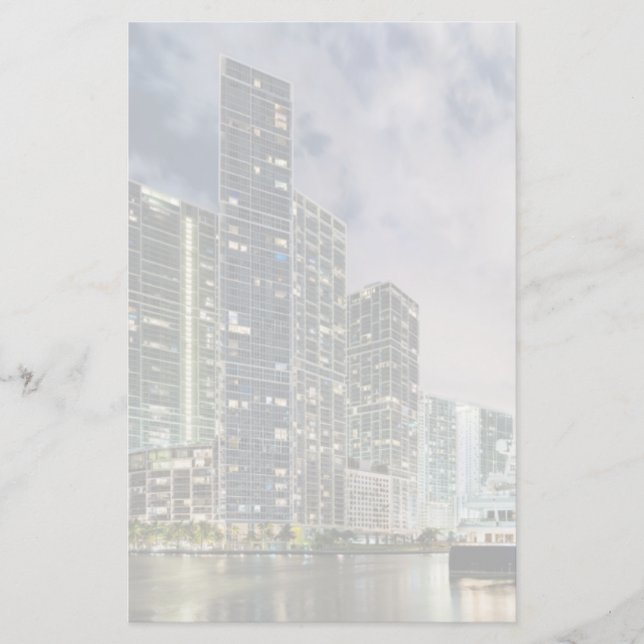 Belichtete Türme in der Miami-Fluss-Ufergegend Briefpapier (Vorderseite)