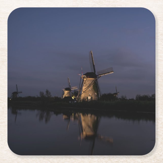 Belichtete Windmühle am blauen Stunden-Untersetzer Rechteckiger Pappuntersetzer (Vorderseite)