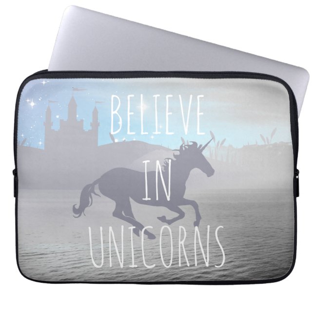 Believe in Unicorns Whimsical Art Laptopschutzhülle (Vorderseite)