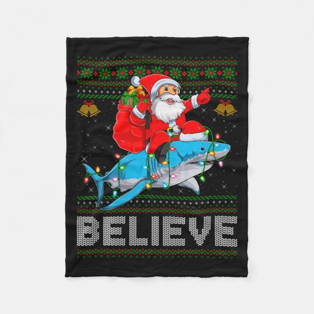 Believe Xmas Funny Santa Riding Shark Ugly Christm Fleecedecke (Vorderseite)