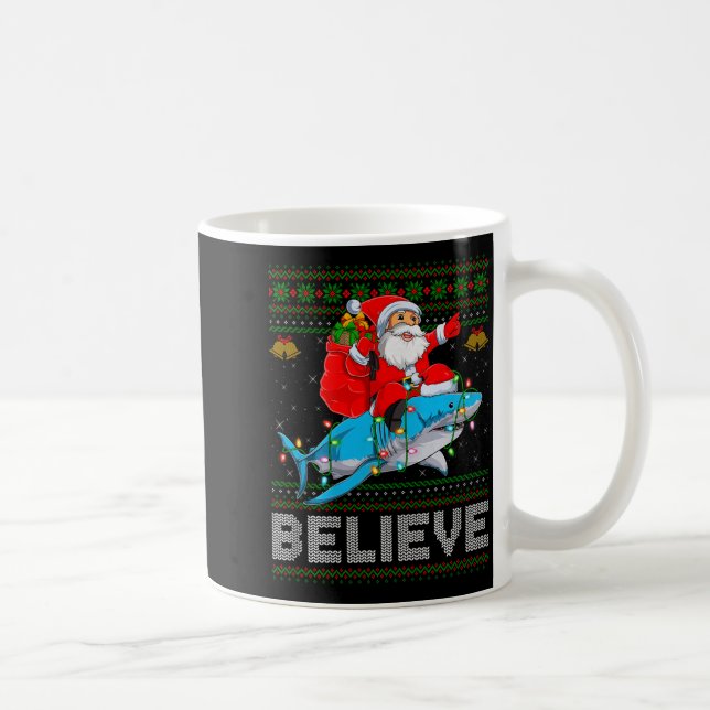 Believe Xmas Funny Santa Riding Shark Ugly Christm Kaffeetasse (Rechts)