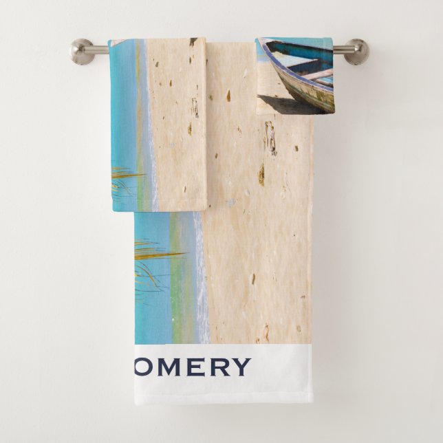 Belle plage tropicale avec bateau à rames (En situation)