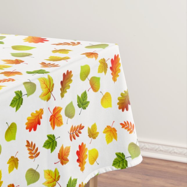 Belles feuilles d'automne sur nappes blanches (In Situ)