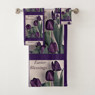 Bénédiction de Pâques avec tulipes violettes foncé