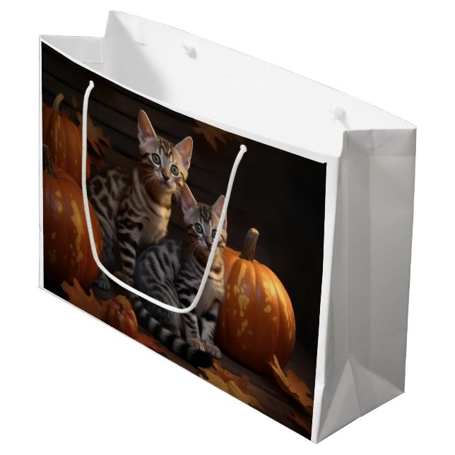 Bengalisch Kitten Autumn Delight Pumpkin Große Geschenktüte (Vorderseite Schrägansicht)