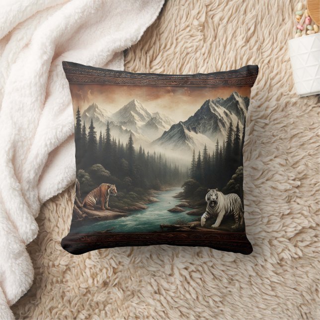 Bengalische Tiger in majestätischer Bergwelt Kissen (Decke)