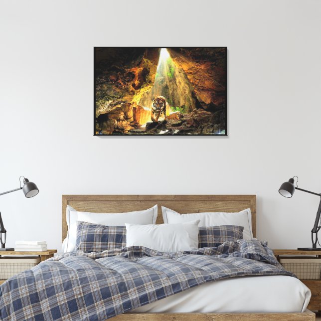 Bengalischer Tiger in Höhle umwickelt Leinwanddruck (Insitu (Schlafzimmer))