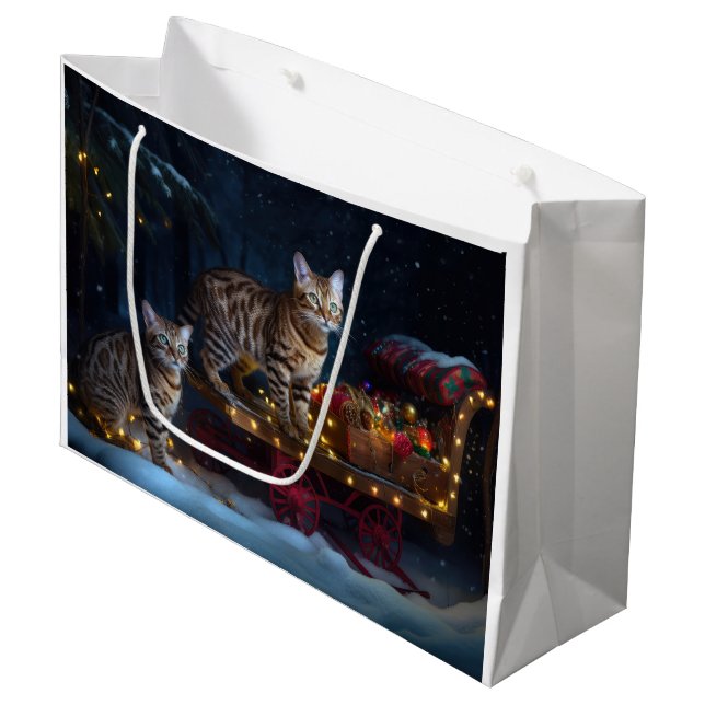 Bengalisches Cat Snowy Sleigh Ride Weihnachtsdekor Große Geschenktüte (Vorderseite Schrägansicht)