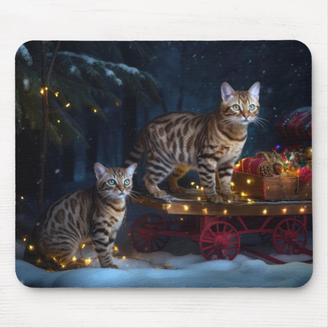 Bengalisches Cat Snowy Sleigh Ride Weihnachtsdekor Mousepad (Vorne)