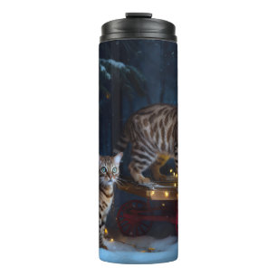 Bengalisches Cat Snowy Sleigh Ride Weihnachtsdekor Thermosbecher