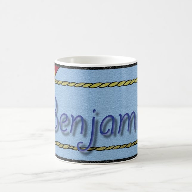 Benjamin trägt Tasse zur Schau (Mittel)