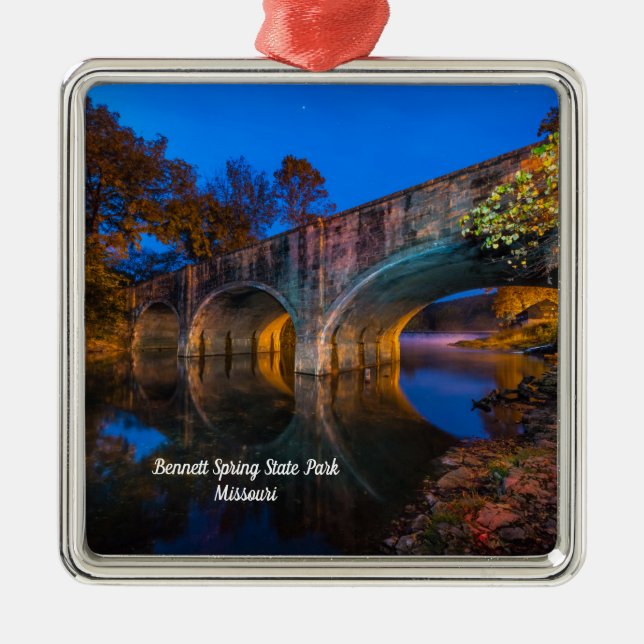 Bennett Spring Bridge Twilight Premium Ornament Aus Metall (Vorne)