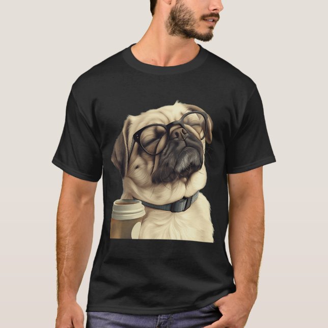 Benommener Mops und Kaffee  T-Shirt (Vorderseite)