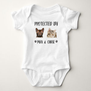 Benutzerdefiniert Geschützt Durch Katze Shirt, Ges Baby Strampler