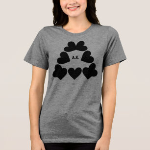 Benutzerdefinierte Anfangsbuchstaben Herz Dreieck Tri-Blend Shirt
