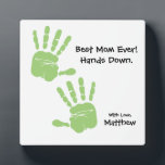 Benutzerdefinierte Druckkunst Beste Mama je Hände  Fotoplatte<br><div class="desc">Ein wunderbares Geschenk für Mama. Die beste Mama aller Zeiten! Hände runter. Verwenden Sie den Handdruck ihres Kindes,  indem Sie ein Foto davon nehmen und die Vorlagenhanddrucke ersetzen. Diese Tafelschale ist eine wunderschöne Art für sie,  besonders am Muttertag zu schätzen.</div>