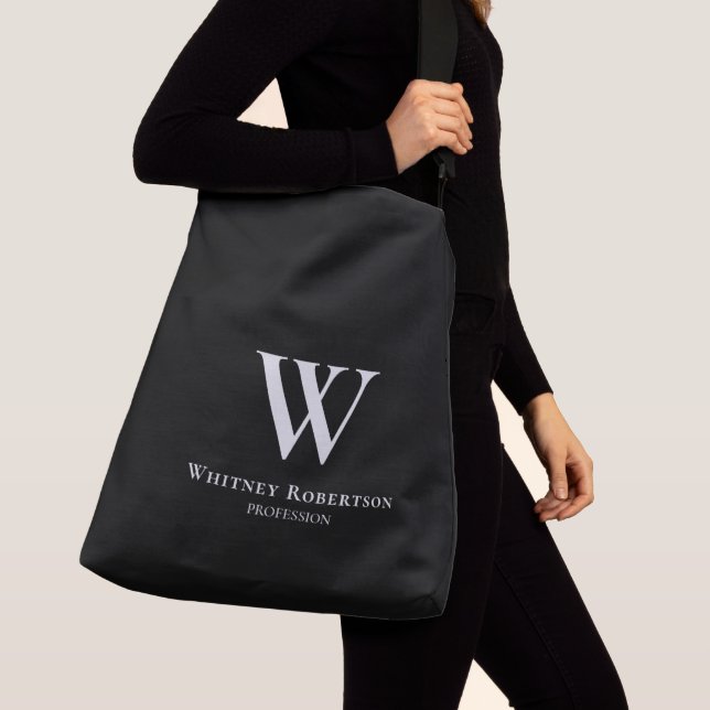 Benutzerdefinierte elegante Schwarz/Weiß-Monogramm Tragetaschen Mit Langen Trägern (Von Nahem)