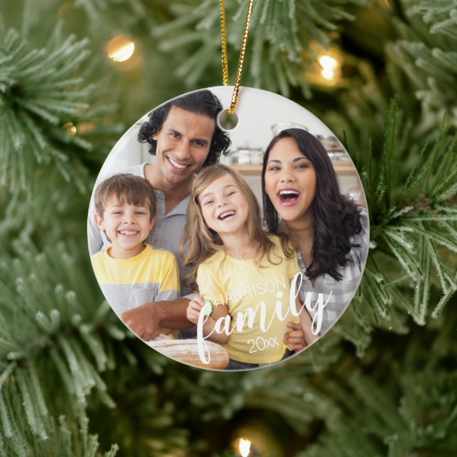 Benutzerdefinierte FAMILY (weißer Text) 2-Foto-Kee Keramik Ornament (Baum)