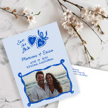 Benutzerdefinierte Foto-Initialen Save the Date fü Postkarte<br><div class="desc">Passen Sie diese süße Hochzeit speichern Sie das Datum Postkarte mit Ihren Details. Klicken Sie auf "Personalisieren", um Ihren eigenen Text hinzuzufügen, Initialen zum Schloss hinzuzufügen und Ihr eigenes 4x6"-Foto. Stellen Sie sicher, dass Sie Ihre Rücksendeadresse auch auf der Rückseite hinzufügen oder löschen, wenn Sie es vorziehen. Sie können alles...</div>