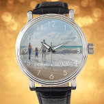Benutzerdefinierte Foto-Textansicht Armbanduhr<br><div class="desc">Fügen Sie Ihr eigenes Lieblings-Foto aus einem Sommerurlaub,  Reisen,  Kinder,  Freundin/Freund oder Haustier hinzu. Weiße Zahlen. Vorlage für Ihren Text,  weiße Buchstaben. Ein großartiges Geschenk oder bleiben von Ihren Reisen oder Flitterwochen.</div>