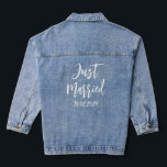 Benutzerdefinierte Frauen Jeansjacke<br><div class="desc">Just Married Elegant White Script Typografie</div>