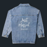 Benutzerdefinierte Frauen Jeansjacke<br><div class="desc">Just Married Elegant White Script Typografie</div>