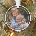 Benutzerdefinierte Personalisierte Fotovorlagenspe Ornament<br><div class="desc">Niedlich Sisters Forever Text geschrieben in einem stilvollen eleganten Typografie-Schriftart. Mit der Option,  um personalisieren oder anpassen mit Foto Ihrer Wahl. Einzigartige Geschwister behalten Sake,  Geburtstagsgeschenk oder Weihnachts-kleine Geschenk. Einfach anpassbar mit einem Foto Ihrer Wahl.</div>