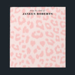 Benutzerdefinierte, rosa Leopardrucke Notizblock<br><div class="desc">Ein großes Leopardenmuster sorgt für eine moderne Drehung in hellrosa. Personalisieren Sie das maßgeschneiderte Monogramm und machen Sie ein persönliches Geschenk für sich selbst oder jemanden,  den Sie Liebe. ©2014 Alle Rechte vorbehalten.</div>