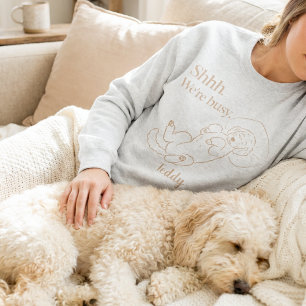 Benutzerdefinierte Schlaf-Doodle-Mama mit Hundenam Sweatshirt