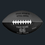 Benutzerdefinierte schwarz graue Fußball mit Name, Football<br><div class="desc">Erstellen Sie Ihren eigenen schwarz-grauen coolen Fußball mit Name, Nummer, Teamname, Slogan und Jahr. Personalisieren Sie diese einfache klassische Fußball-Vorlage mit Ihrer benutzerdefinierten Nachricht, Name, Teamname und Jahr. Einfach für einen coolen Sportgenuss personalisieren. Kreieren Sie Ihr personalisiertes Geschenk für Trainer, Geburtstag eines Jungen, Fußballspieler, Teamkollegen und Freunde.</div>