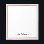 Benutzerdefinierter Familienname Elegantes rosa We Notizblock<br><div class="desc">Eigener Familienname Schreibtisch Notizblock mit rosa Rahmen und eleganter schwarzer Schriftzeichen-Kalligrafie mit Swash auf weißem Hintergrund. Einfach mit Ihrem Nachnamen und Lieblingsfarben personalisieren.</div>