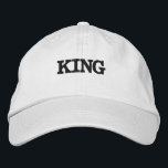 Benutzerdefinierter King-Text oder -Name oder Wort Bestickte Baseballkappe<br><div class="desc">King Text oder Name oder Wort mit weißer Farbe bestickt Baseball-Kappe, Schriftart Name ist Century, Schriftart Größe 50, King Black Color Text. Style type ist Alternative Apparel Basic einstellbare Cap, Color type ist White.</div>