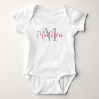 Benutzerdefinierter rosa Name und graue Anfangsbuc Baby Strampler