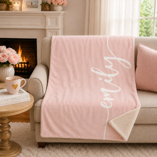 Benutzerdefinierter Rosé Weiß Calligrafie Name Sherpadecke