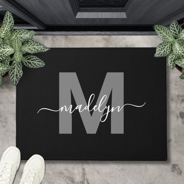 Benutzerdefinierter, Schwarz-weißer Name für Monog Fußmatte (Custom Elegant Black White Monogram Script Name Doormat)