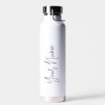 Benutzerdefinierter Skriptname Stilistisch Trinkflasche<br><div class="desc">Benutzerdefinierter Skriptname Elegant Chic Water Flasche. Ein einfaches und modernes Design in Schwarz-Weiß-Farbe mit handgeschriebener Kalligraphie für ein berufliches und cooles Aussehen. Erstellen Sie Ihre eigenen personalisierten,  umweltfreundlichen Geschenke. Jeder Schriftart,  jede Farbe,  kein Minimum.</div>