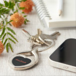 Benutzerdefinierter Studententext Twisted Heart Me Schlüsselanhänger<br><div class="desc">Studententext oder Name mit schwarzem Hintergrund Form Twisted Heart Metal Schlüsselanhänger</div>