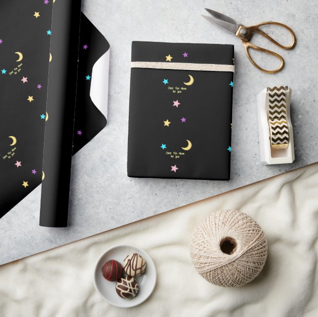 Benutzerdefinierter Text über Mond und Sternen Geschenkpapier (Kunsthandwerk)