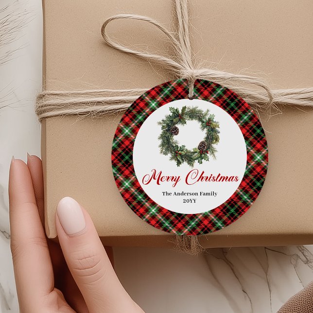Benutzerdefinierter Weihnachtskranz Rot Grün Karie Geschenkanhänger (Custom Name Christmas Wreath Red Green Plaid Tag)