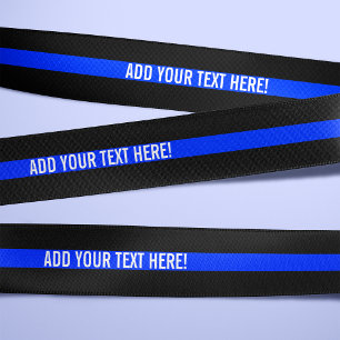Benutzerdefinierter weißer Text mit dünner blauer Satinband